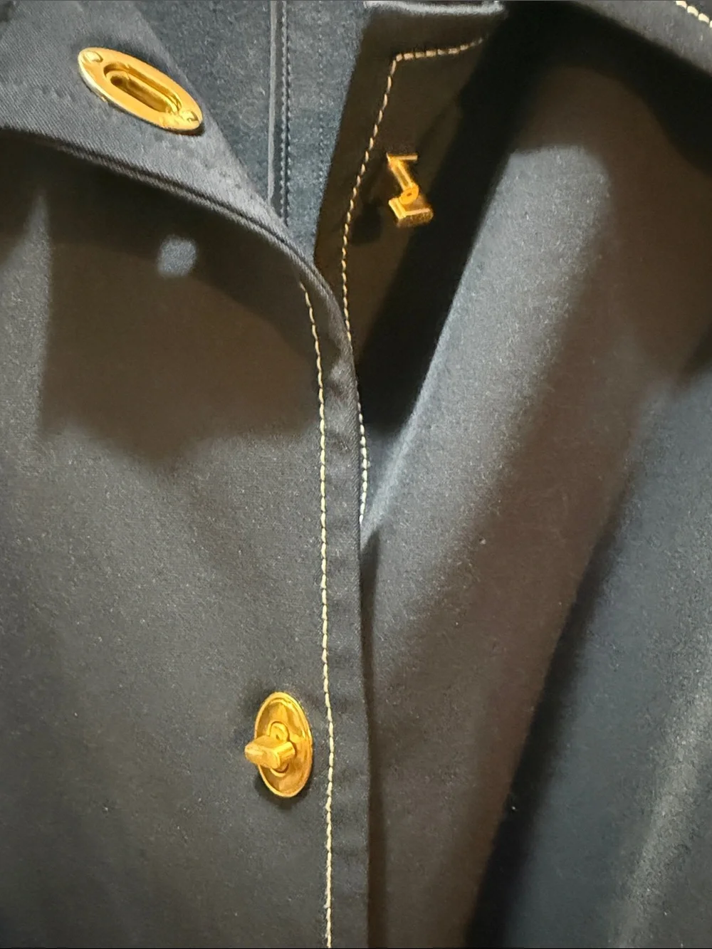 St John Classic Navy Trench Coat with White Stitching and Gold Accents & Belt - Picture 4 of 10